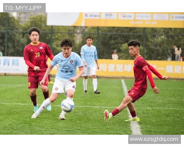 足球明星积极回馈家乡助力国家发展与青少年足球事业